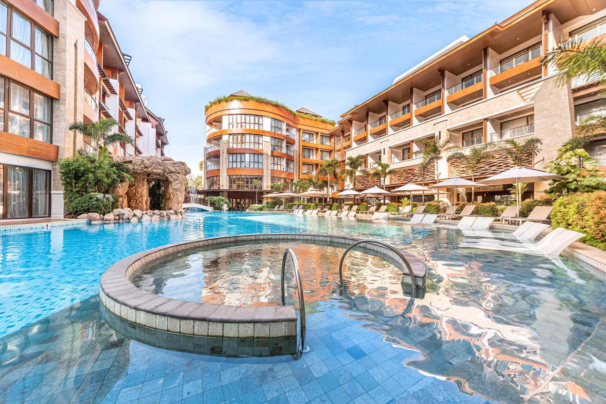 Mandarin Bay Resort And Spa Balabag  Exterior photo